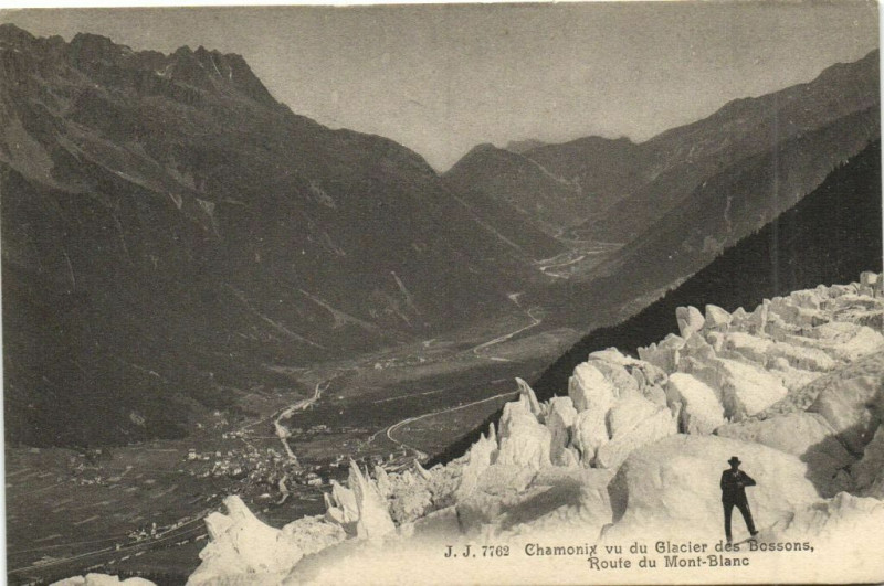 Carte postale ancienne Chamonix vu du Glacier des Bossons Route du Mont-Blanc