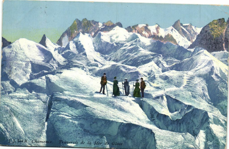 Carte postale ancienne Chamonix Traversée de la Mer de Glace à Vers
