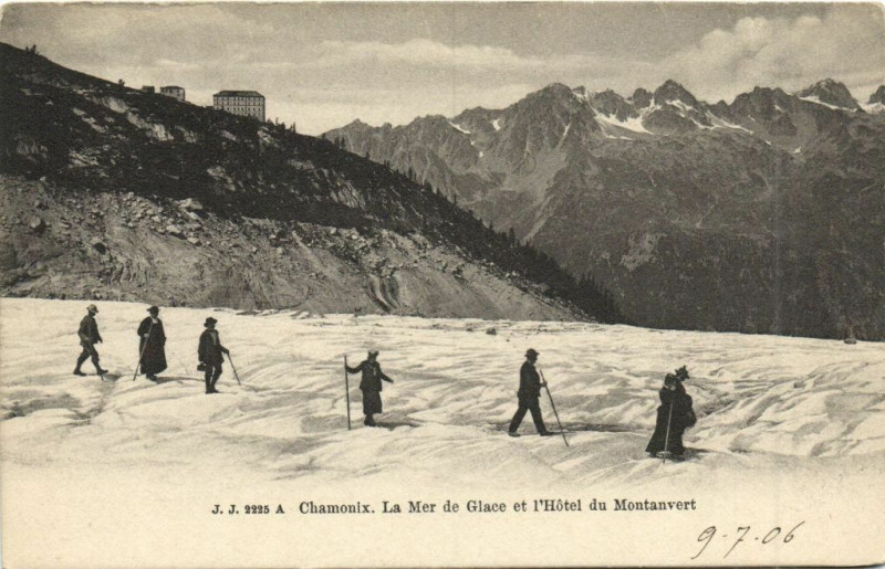 Carte postale ancienne Chamonix La Mer de Glace et Hotel du Montanvert