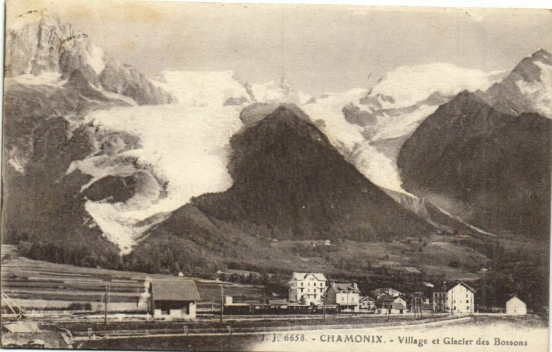 Carte postale ancienne Chamonix - Village et Glacier de Bossons
