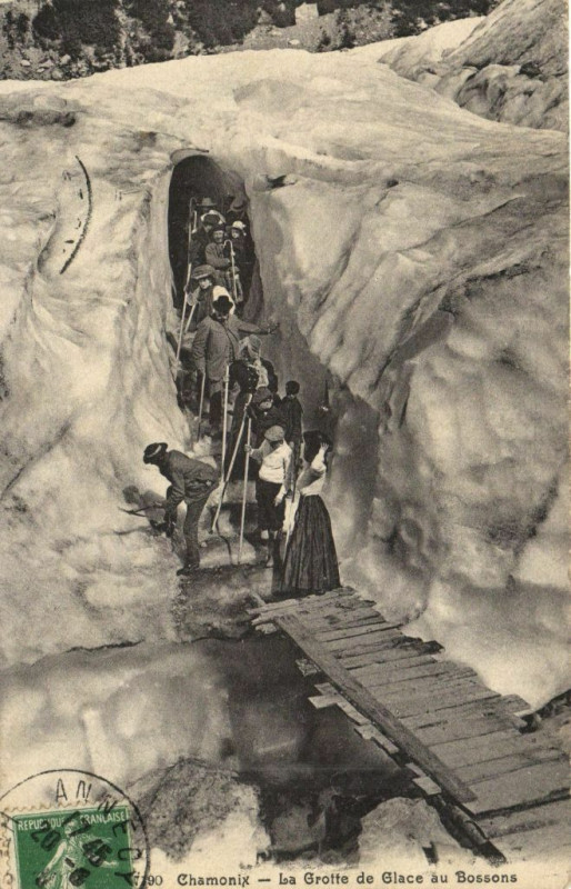 Carte postale ancienne Chamonix - La Grotte de Glace au Bossons