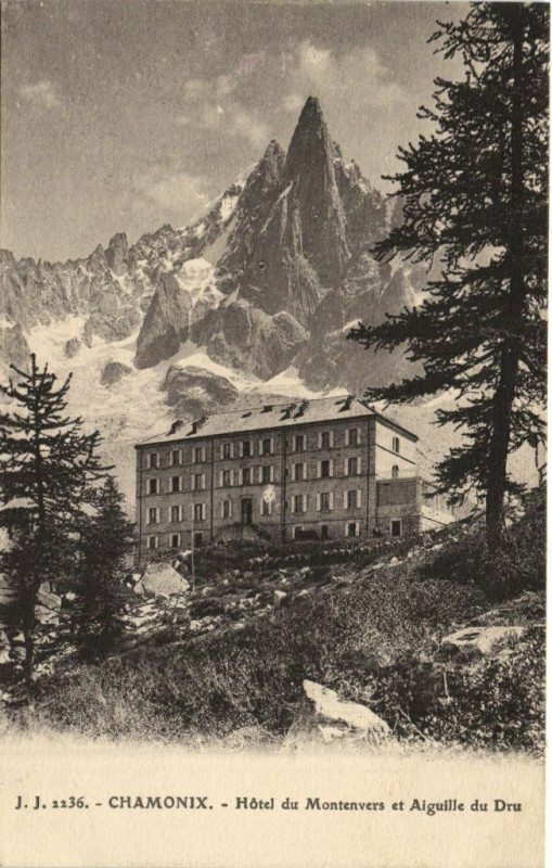 Carte postale ancienne Chamonix - Hotel du Montenvers et Aiguille du Dru à Vers