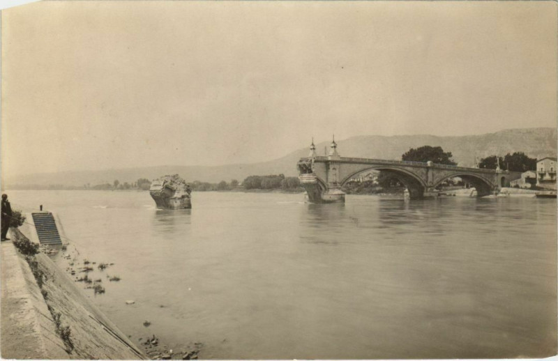 Carte postale ancienne Le Pont destroyed France