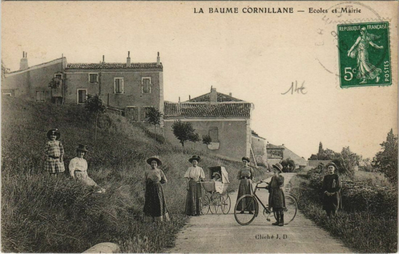 Carte postale ancienne La Baume Cornillane Ecoles et Mairie France à La Baume-Cornillane