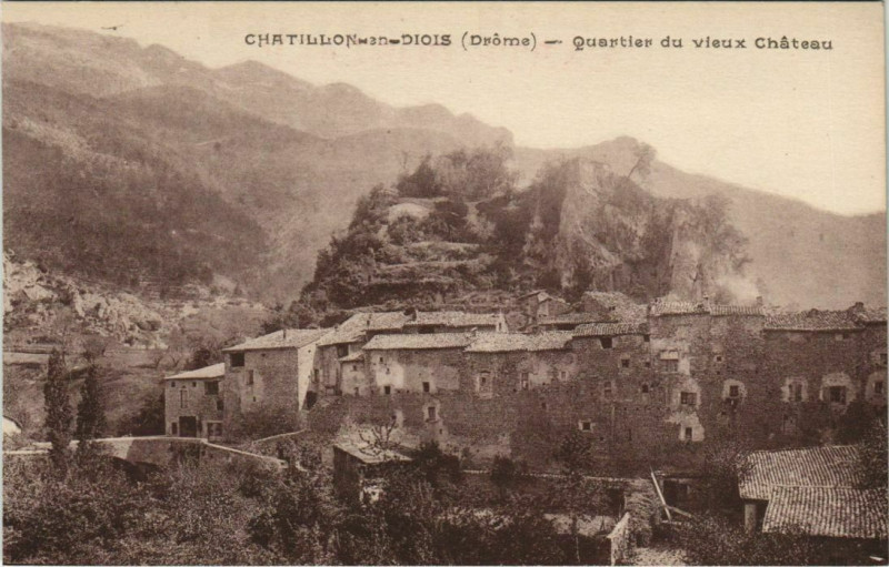 Carte postale ancienne Chatillon en Diois Quartier du vieux Chateau France