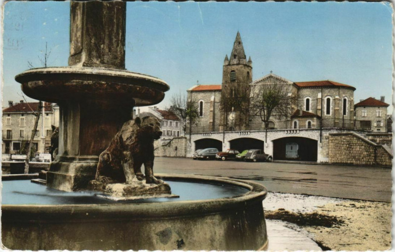 Carte postale ancienne La Chapelle en Vercors La Fontaine aux Ours France à La Chapelle-en-Vercors