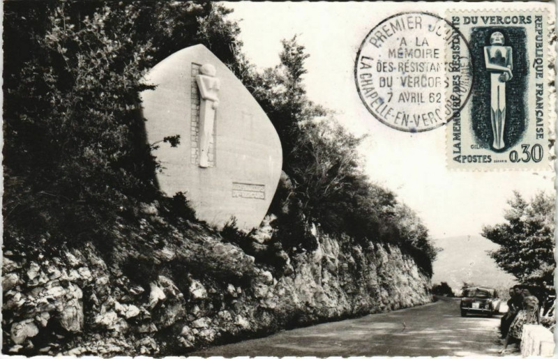 Carte postale ancienne Vassieux en Vercors Le Monument aux Martyrs France à Vassieux-en-Vercors
