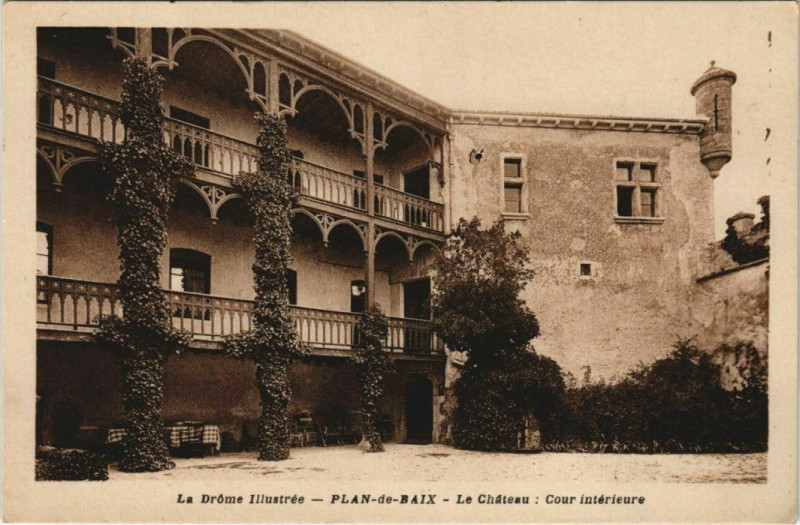 Carte postale ancienne Plan de Baix Le Chateau, cour interieure France à Plan-de-Baix