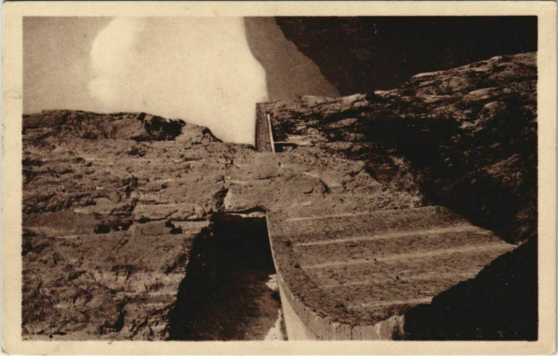 Carte postale ancienne Foret de Lente Route de Combe Laval France