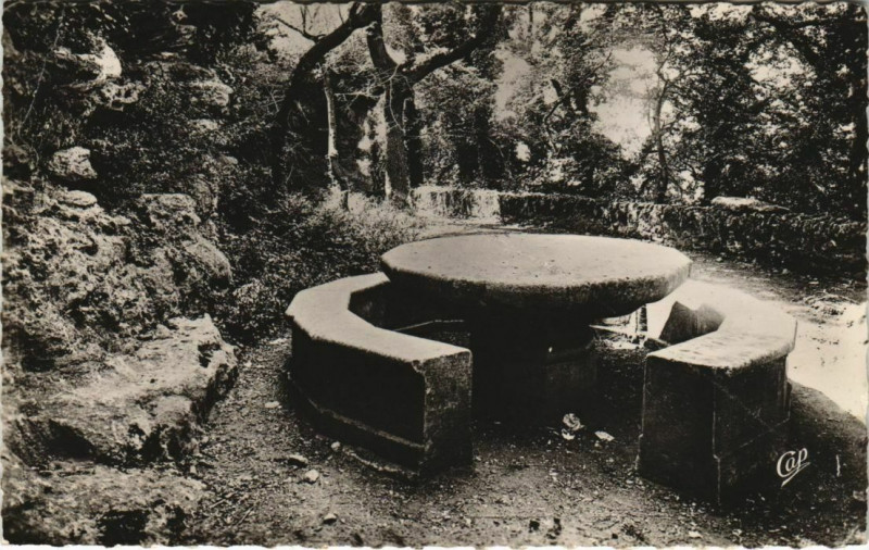 Carte postale ancienne Rochecourbiere Table de travail France