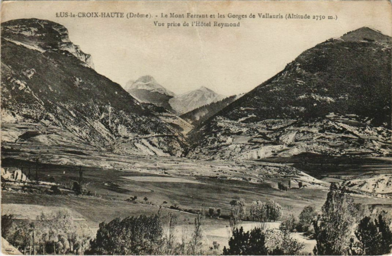 Carte postale ancienne Lus-la-Croix-Haute Le Mont Ferrant et les Gorges France à Lus-la-Croix-Haute
