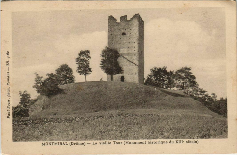 Carte postale ancienne Montmiral La vieille Tour France à Montmiral
