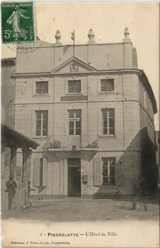 Carte postale ancienne Pierrelatte L'Hotel de Ville France à Pierrelatte