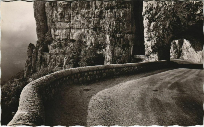 Carte postale ancienne Route de Combe Laval France