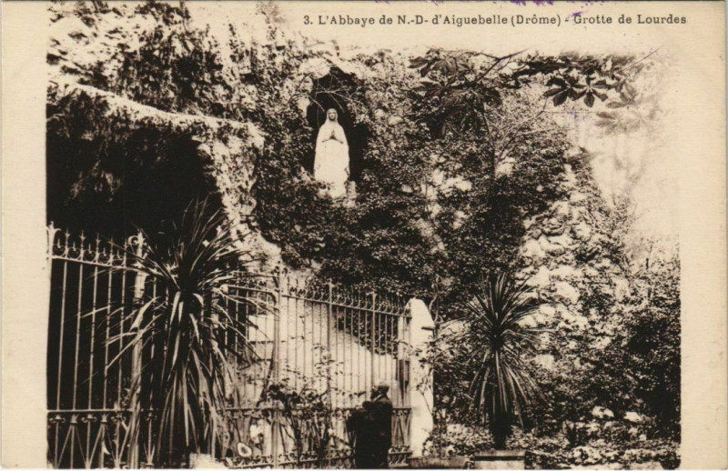 Carte postale ancienne Abbaye d'Aiguebelle Grotte de Lourdes France