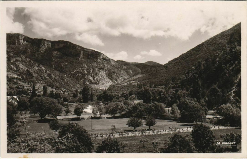 Carte postale ancienne Chatillon en Diois Vallee du Bez&Montagne de Pellebis France