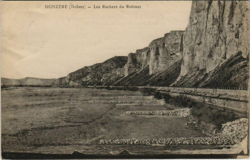 Carte postale ancienne Donzere Les Rochers du Robinet France à Donzère