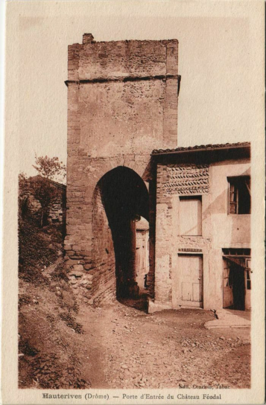 Carte postale ancienne Hauterives Porte d'entree du Chateau France à Hauterives