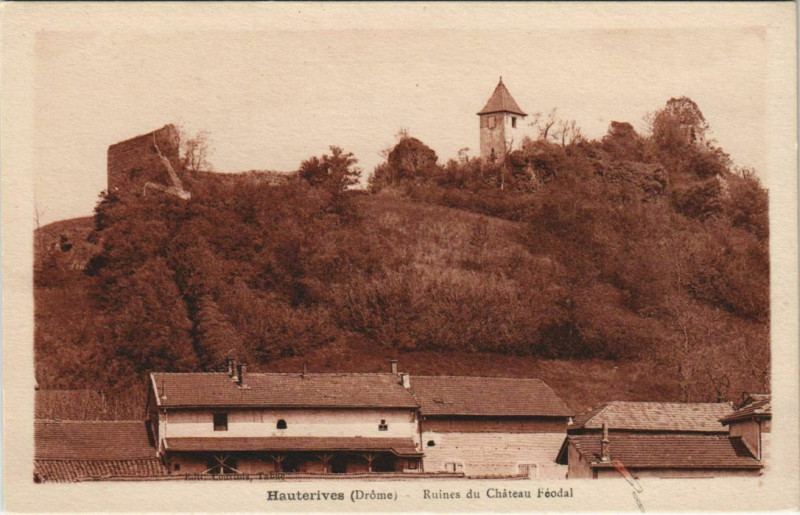 Carte postale ancienne Hauterives Ruines du Chateau Feodal France à Hauterives