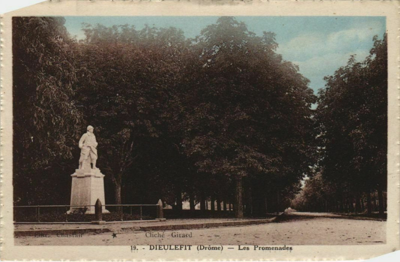 Carte postale ancienne Dieulefit Les Promenades France à Dieulefit