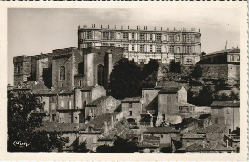 Carte postale ancienne Grignan chateau restaure France à Grignan