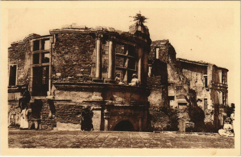 Carte postale ancienne Grignan Le Chateau ,Ruines de la facade Francois 1er France à Grignan