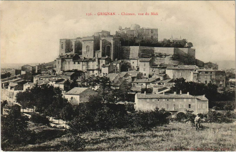 Carte postale ancienne Grignan Le Chateau France à Grignan