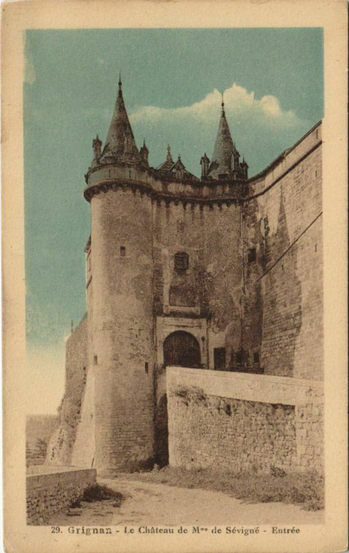 Carte postale ancienne Grignan Le Chateau de Mme de Sevigne ,Entree France à Grignan