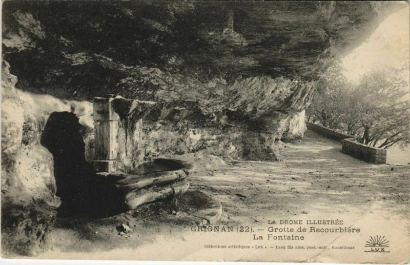 Carte postale ancienne Grignan Grotte de Rochecourbiere ,La Fontaine France à Grignan