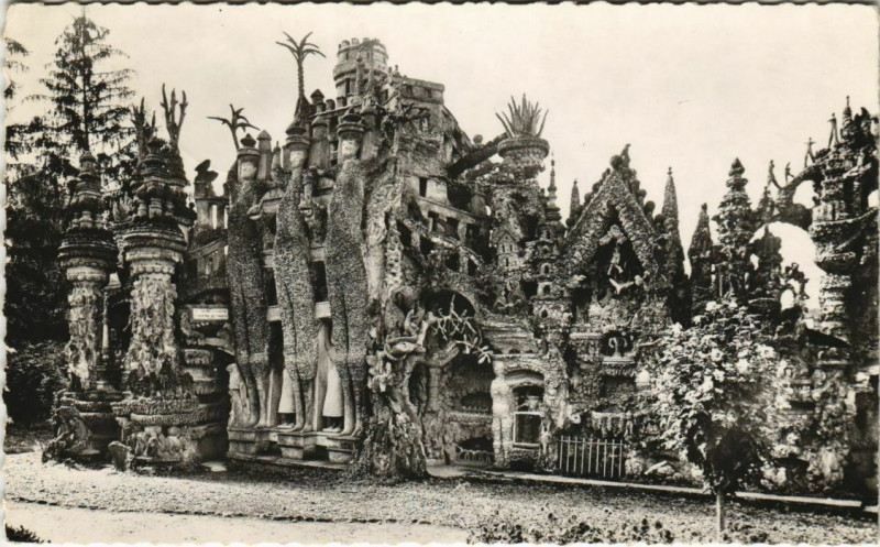 Carte postale ancienne Hauterives Le Palais Ideal France à Hauterives