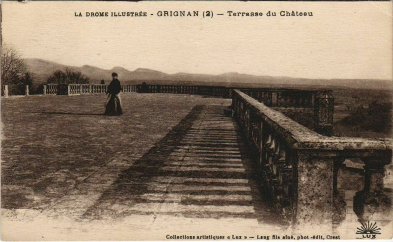 Carte postale ancienne Grignan Terrasse du Chateau France à Grignan