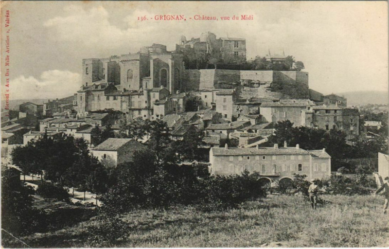 Carte postale ancienne Grignan Le Chateau France à Grignan