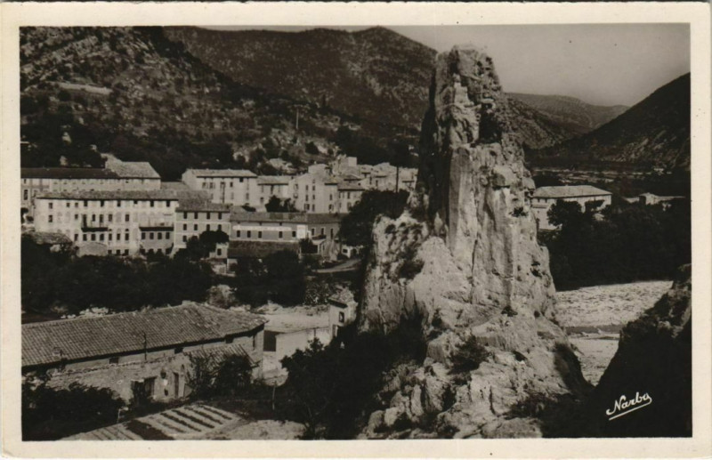 Carte postale ancienne Nyons 4 Rocher de la Citadelle et Vallee d'Aygues France à Nyons