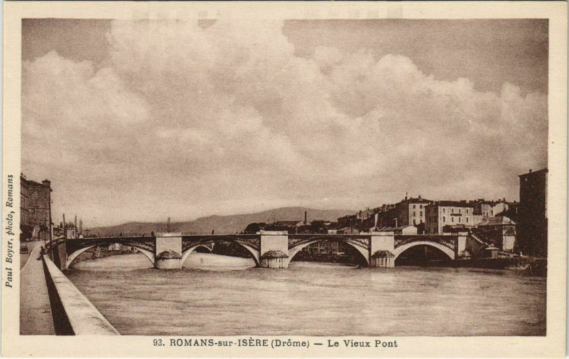 Carte postale ancienne Romans Le Vieux Pont France