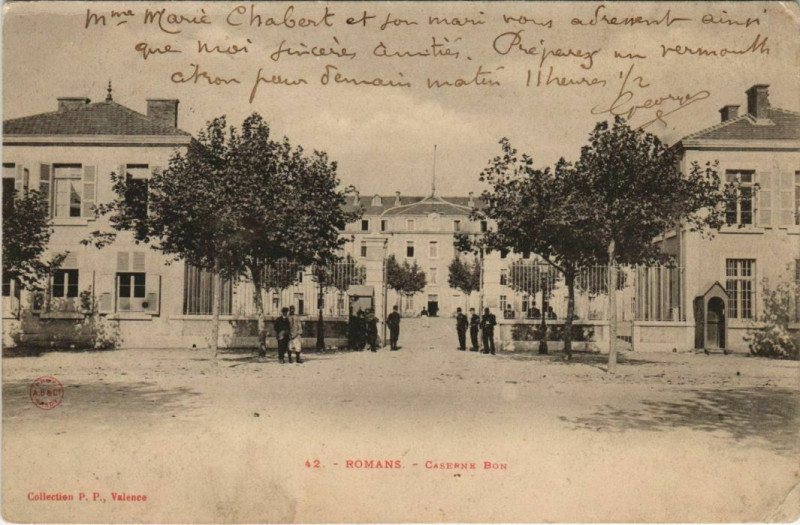Carte postale ancienne Romans Caserne Bon France