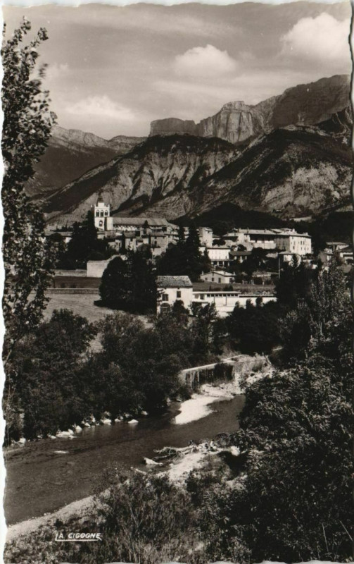 Carte postale ancienne Die vue generale ,Massif du Vercors France à Die
