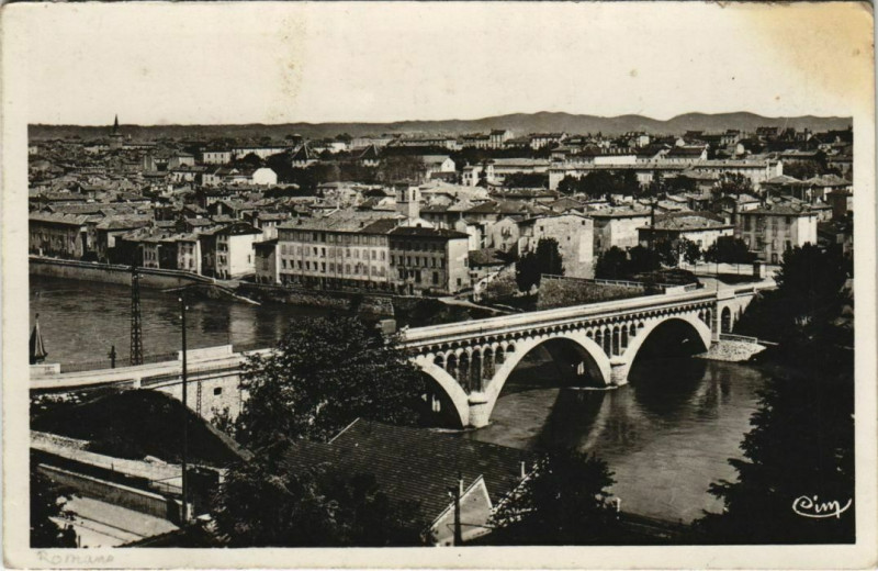 Carte postale ancienne Romans vue generale et le Nouveau Pont France