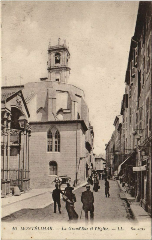 Carte postale ancienne Montelimar La Grande Rue et Eglise France à Montélimar