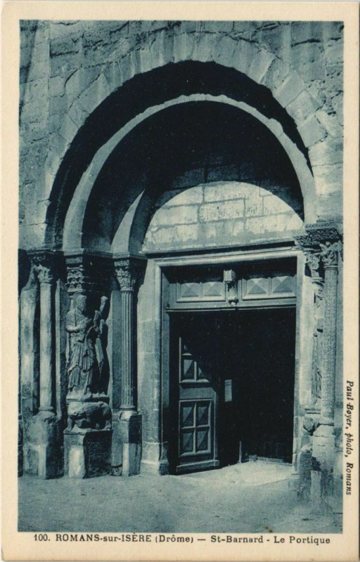 Carte postale ancienne Romans Eglise Saint-Bernard ,Le Portique France