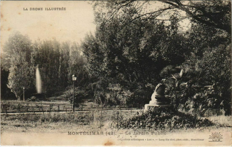 Carte postale ancienne Montelimar Jardin Public ,Statue l'Air France à Montélimar