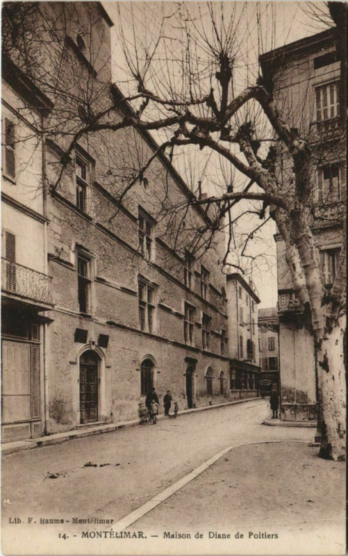 Carte postale ancienne Montelimar Vieux Chateau des Adhemar France à Montélimar