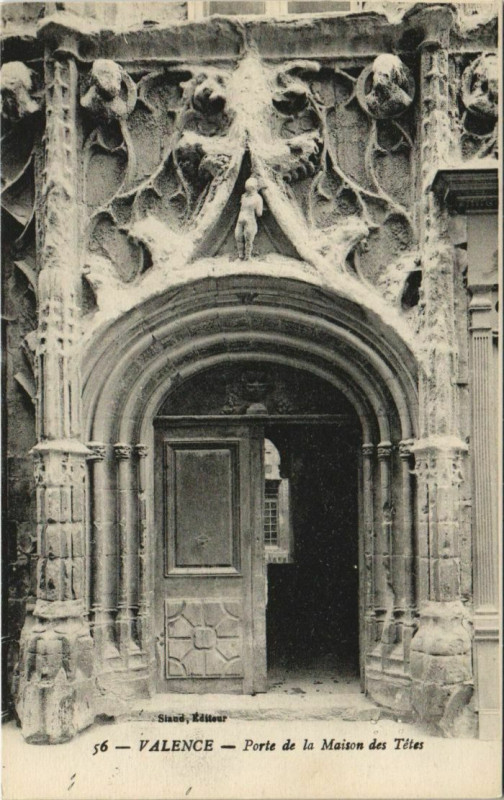 Carte postale ancienne Valence Porte de la Maison des Tetes France à Valence