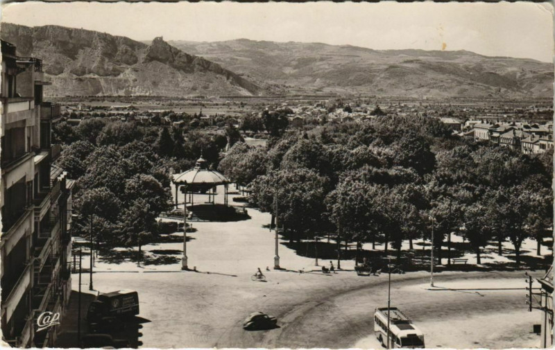 Carte postale ancienne Valence Le Champ de Mars France à Valence