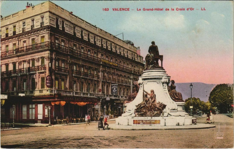 Carte postale ancienne Valence Grand Hotel de la Croix d'Or France à Valence