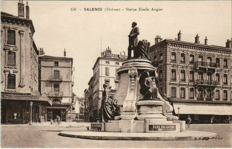 Carte postale ancienne Valence Statue Emile Augier France à Valence