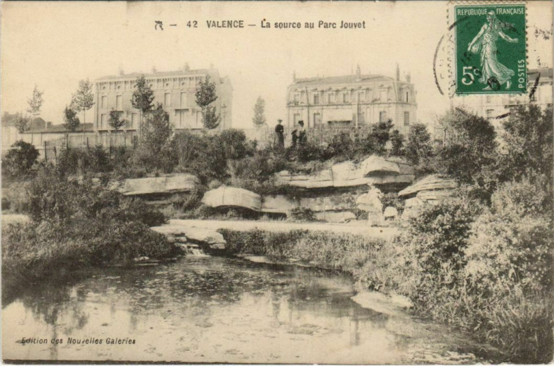 Carte postale ancienne Valence La source au Parc Jouvet France à Valence