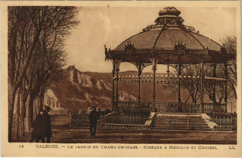 Carte postale ancienne Valence Le Jardin du Champ de Mars ,Kiosque a Musique France à Valence