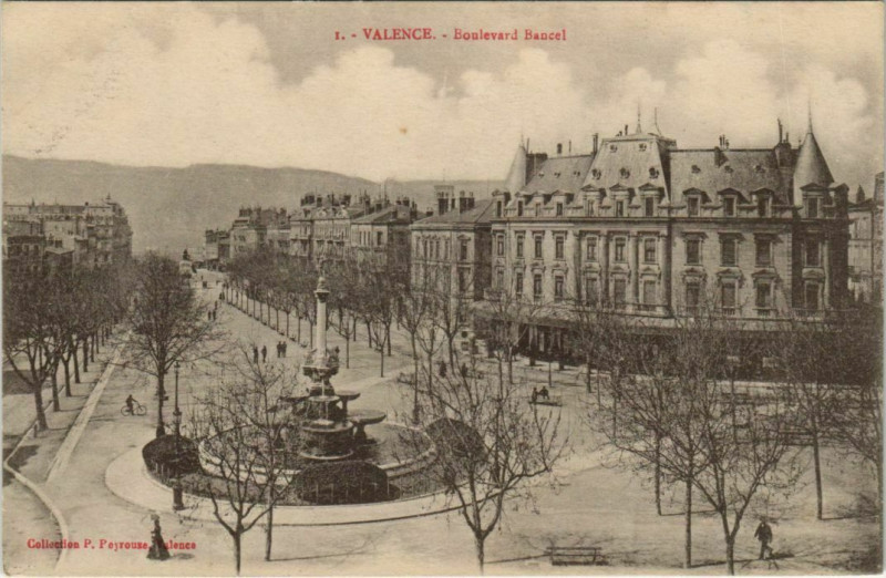 Carte postale ancienne Valence Boulevard Bancel France à Valence