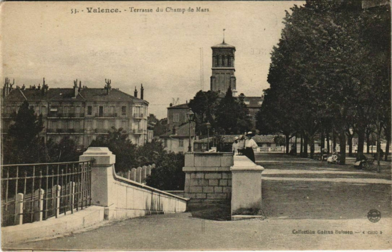 Carte postale ancienne Valence Terrasse du Champ de Mars France à Valence