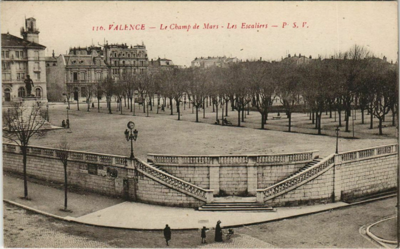 Carte postale ancienne Valence Champ de Mars ,Les Escaliers France à Valence